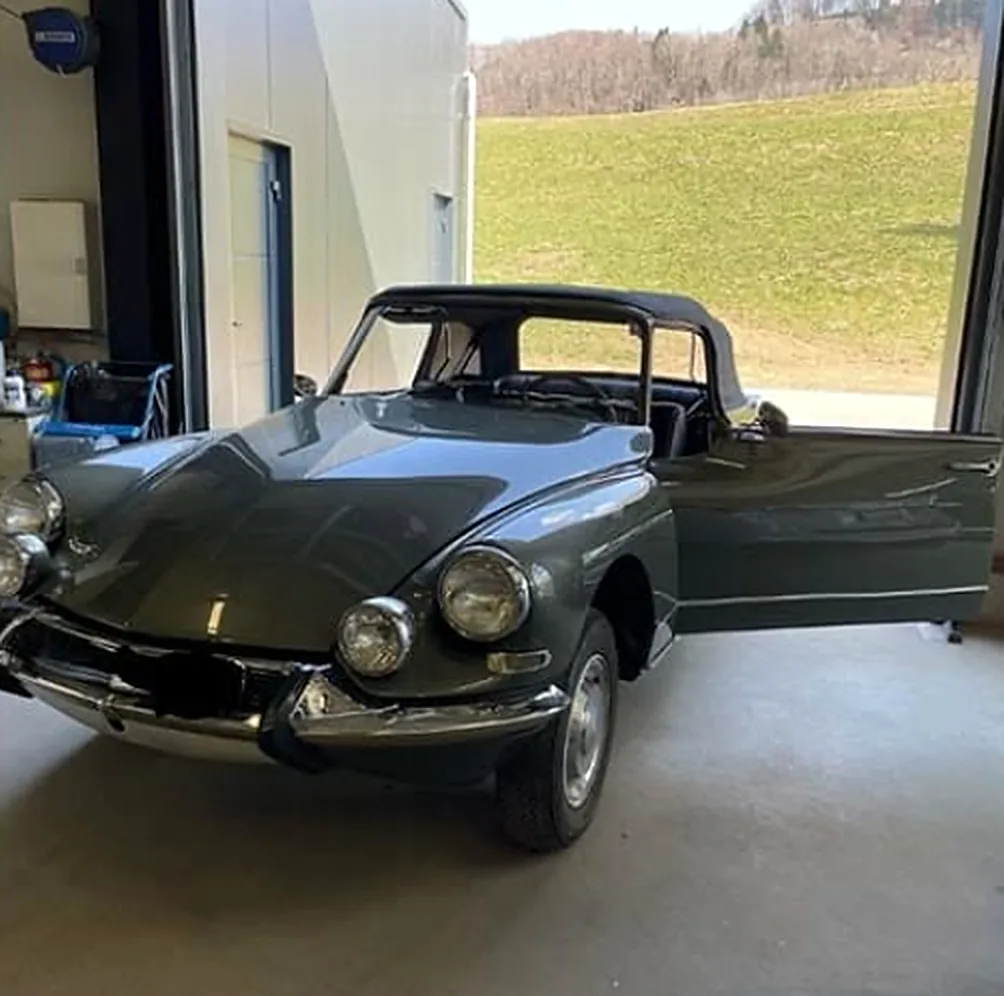 Collection, Une Citroën DS cabriolet.