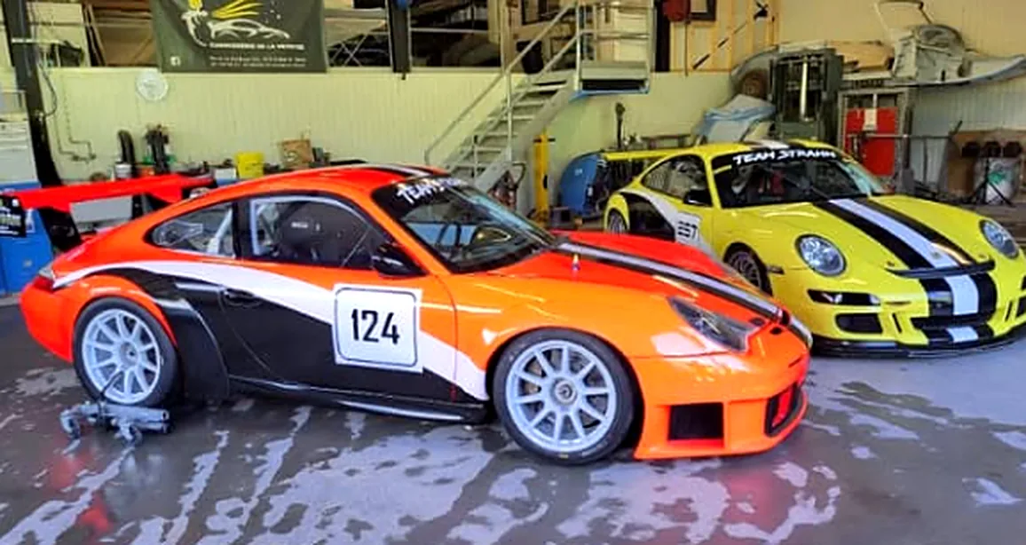 Préparation, Porsche de course à l'atelier.